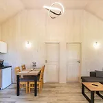 Comfortable Homes, Large Garden *