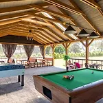 Comfortable Holiday Homes, Large Garden Holiday home *