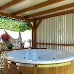 Comfortable Holiday Homes, Large Garden Jaroslawiec