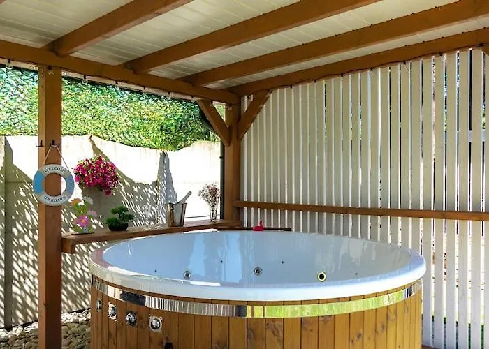 Family Homes, Jaroslawiec